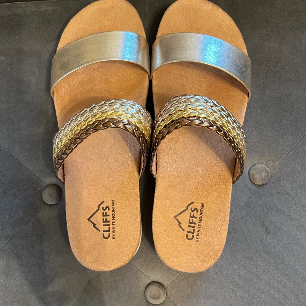 Cliffs by WHITE MOUNTAIN Metallic Sandals NWOT - Picture 2 of 6